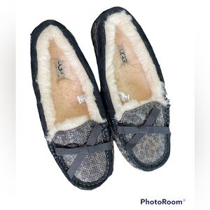 NWOT  Ugg Australia Women’s Rylee Metallic Leopard Moccasin Slippers. Size 7